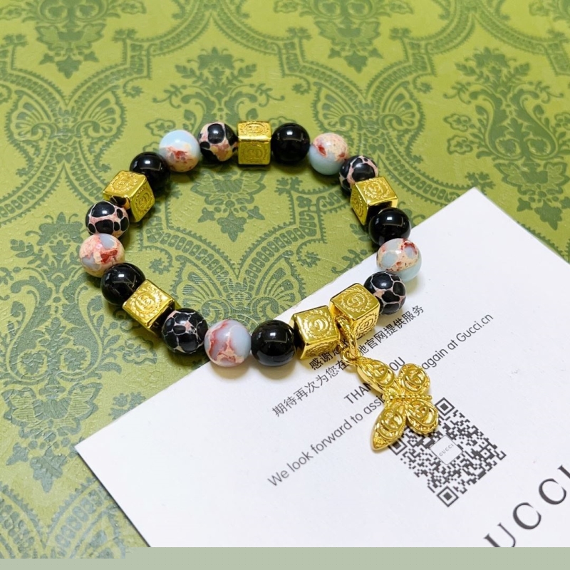 G*u*i bracelets